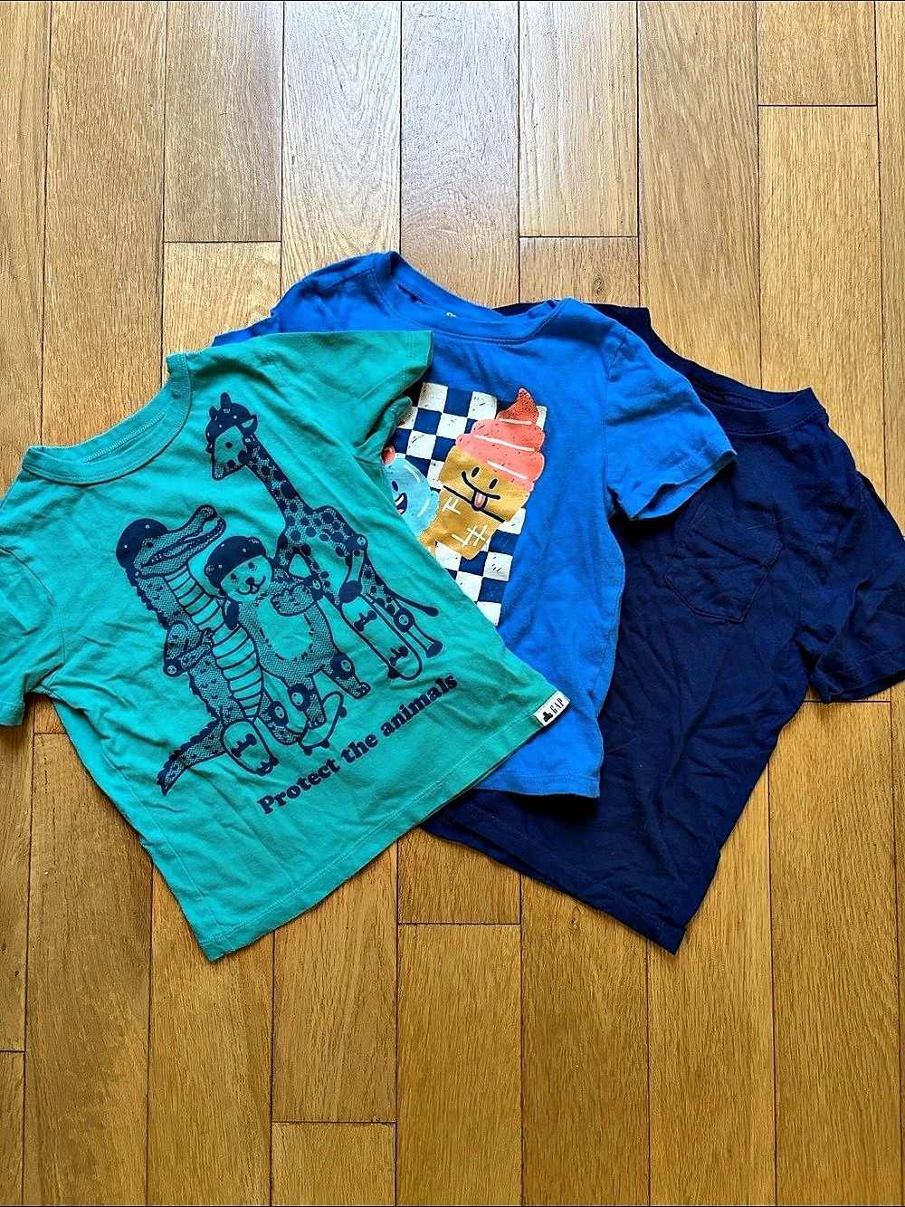 Old Navy 3T Graphic Tees Bundle Size 4T